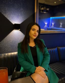 Ayşenur İlker fotoğrafı